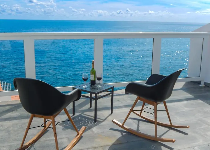 Photo de Beachhouse With Amazing Terrace Next To The Ocean Bocacangrejo